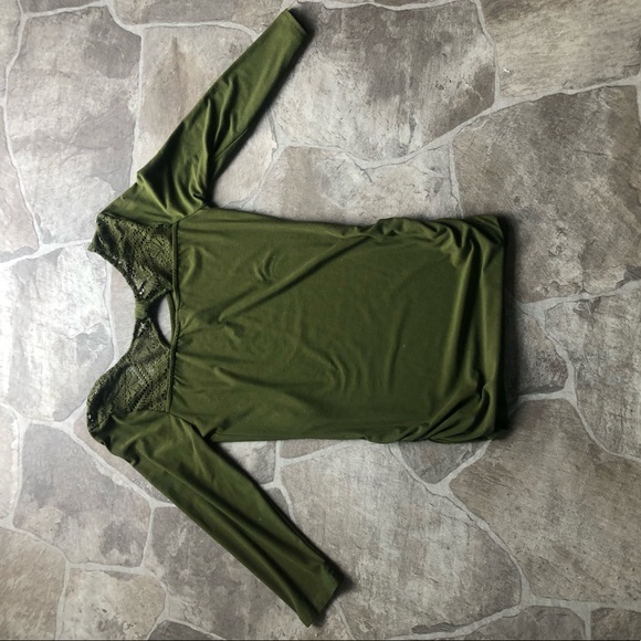 A green No Boundaries shirt - Picture 2 of 3